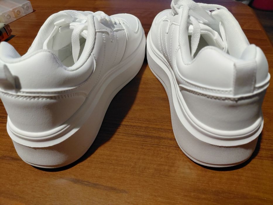 Nowe białe buty r42 wkładka 27cm max, gruba podeszwa, wygodne, lekkie
