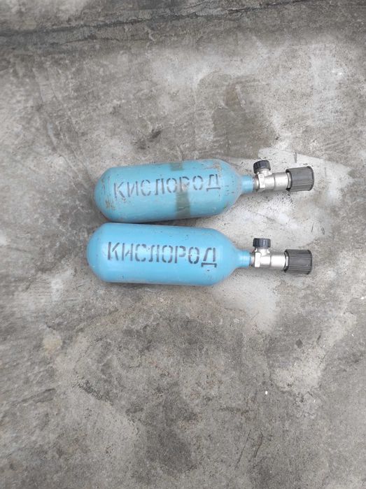 Продам кислородный баллон на 1 л. и огнетушители на 2-5 л.
