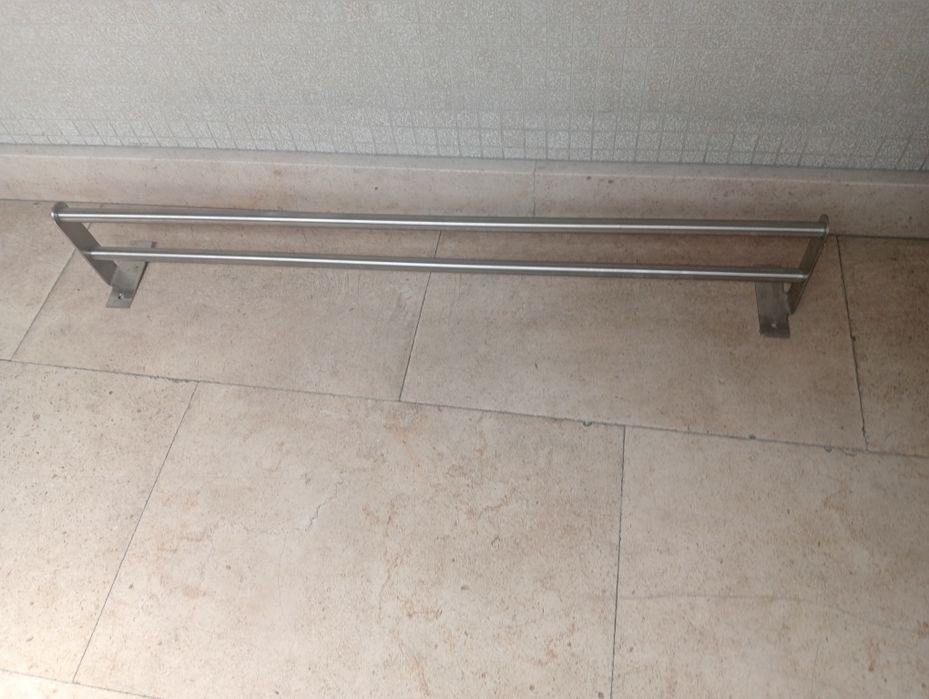 Vendo 2 prateleiras de aço inox.