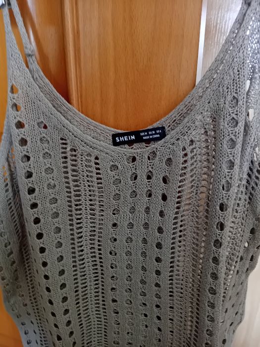 Vestido rendado bege