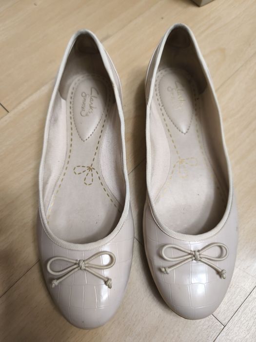Жіночі нюдові балетки Clarks
