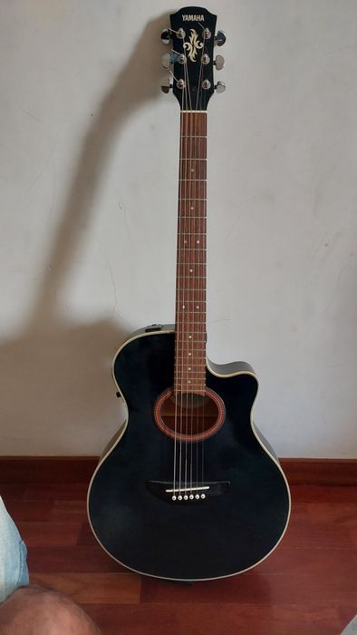 Yamaha APX-4A + Case Rígido – Excelente Estado