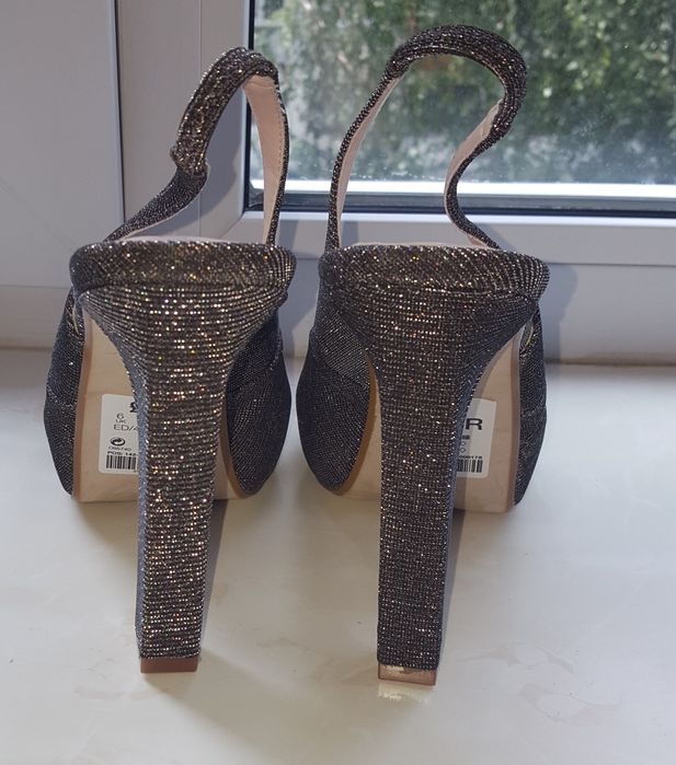 Нові босоніжки next