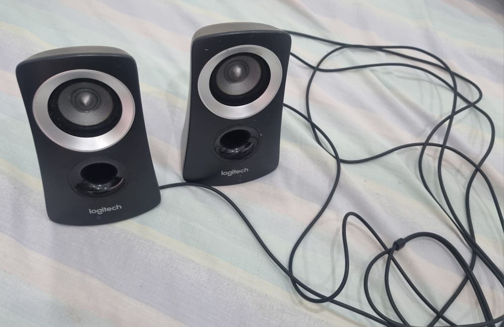 Colunas Pequenas Longitech