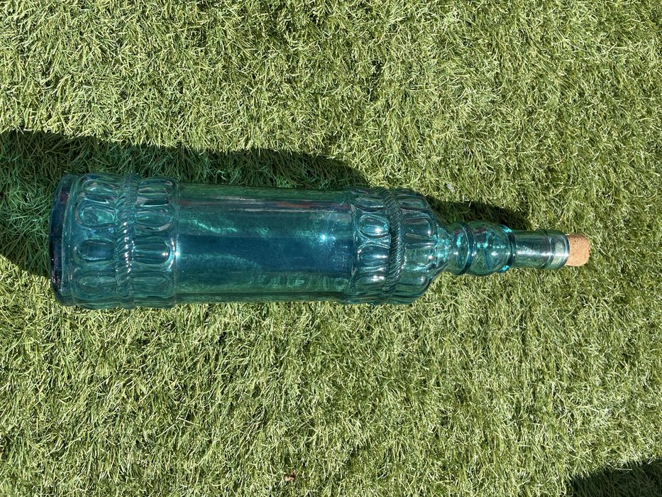 Conjunto Decorativo – Garrafas & Copos em Vidro Colorido