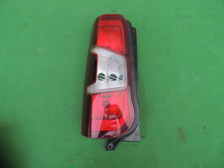 Lampa tylna lewa europejska Proace City Berlingo Combo Partner 18,19-