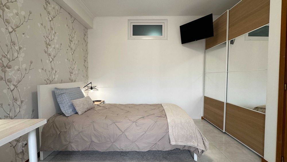 Arrendo quarto com varanda e Ar condicionado