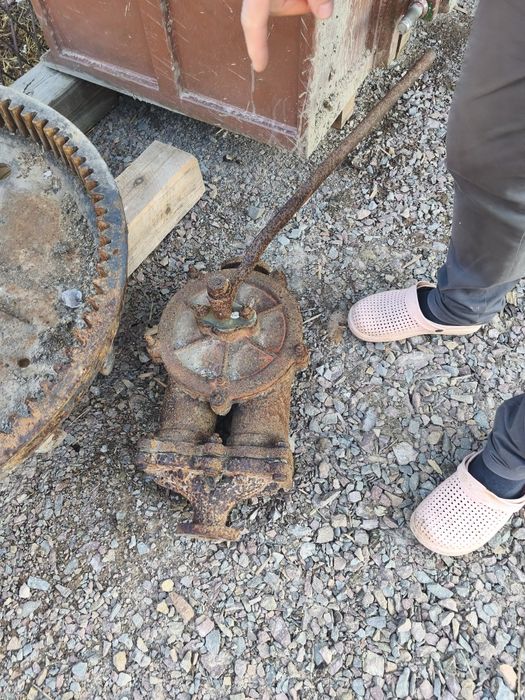 Pompa do wody stara zabytek