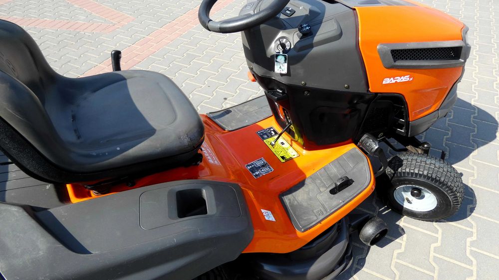 Traktorek kosiarka Husqvarna CTH164T Kawasaki 2 Cylindry (080503.6) - Baras