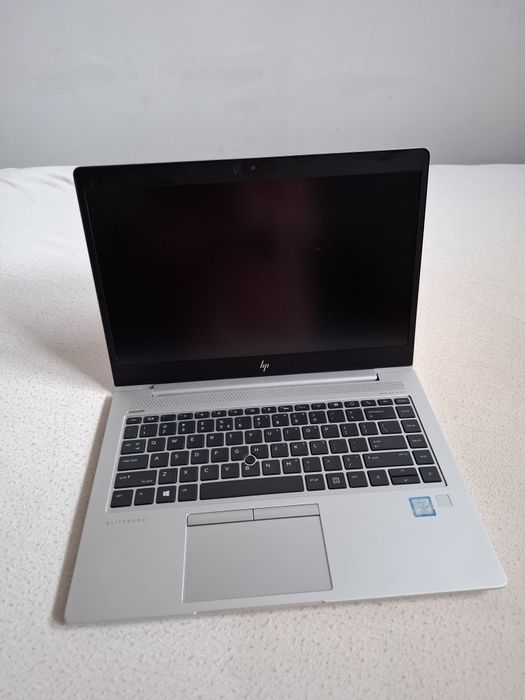 Laptop HP srebrny