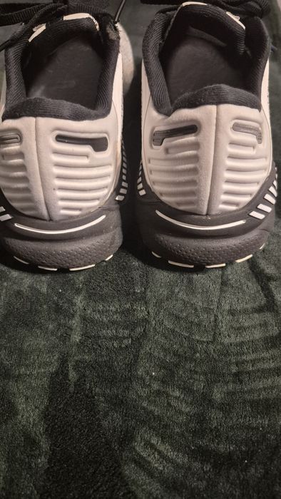Adidasy BROOKS 43.