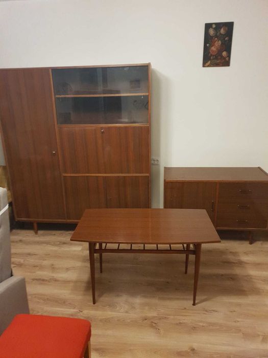 Szafa z barkiem i witryną, komoda i stolik z PRL