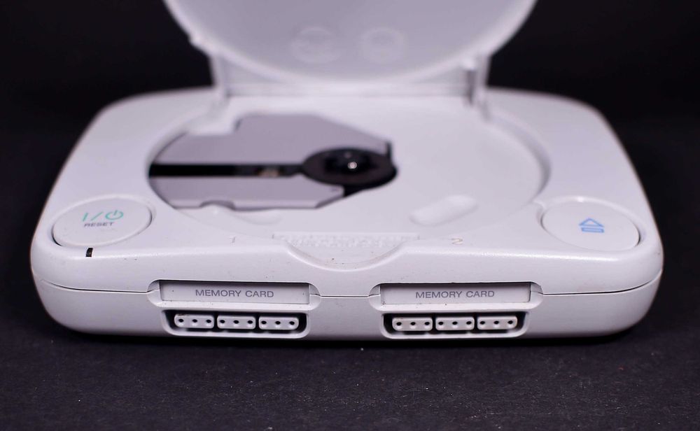 Konsola PsOne SCPH-102 + Zasilacz SCPH-114 + Pad SCPH-110 + Gry