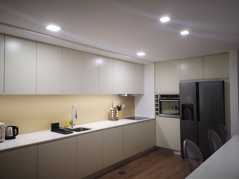 Alugo quarto  suite, individual Barcelos