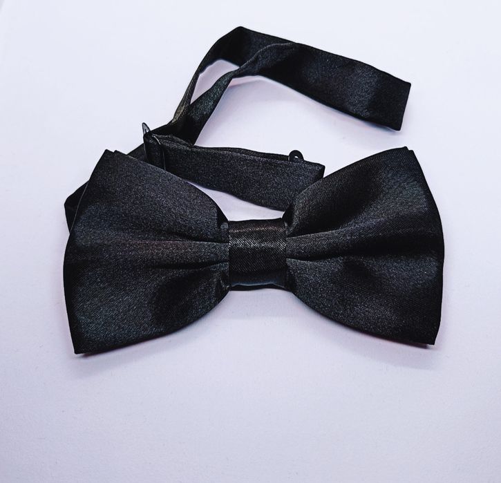 Czarna muszka męska