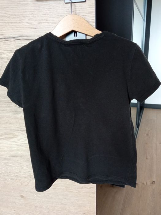 Czarny T-shirt H&M z odwracanymi cekinami 122/128
