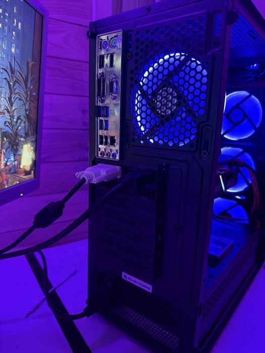 Komputer Gamingowy + 2 monitory (opis)