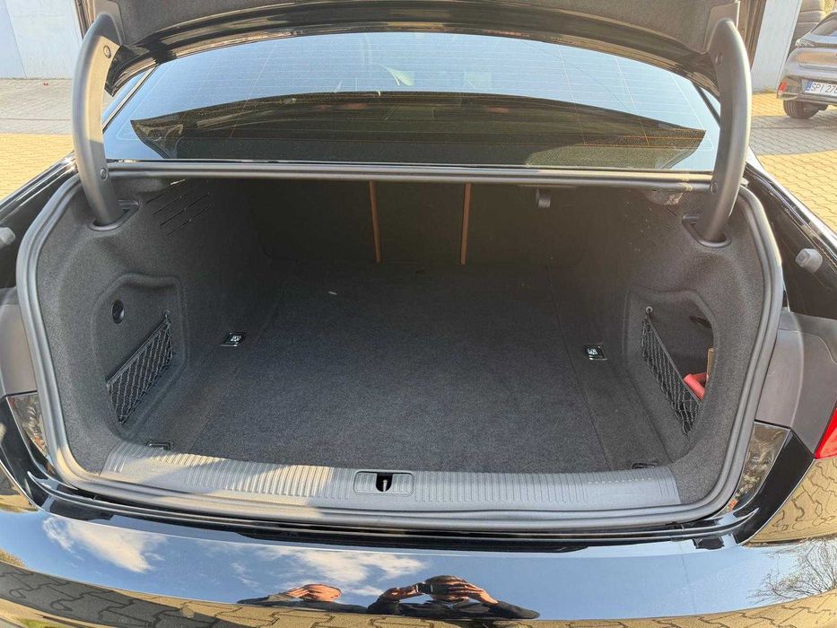 AUDI A4 40TFSI quattro s-tronic premium