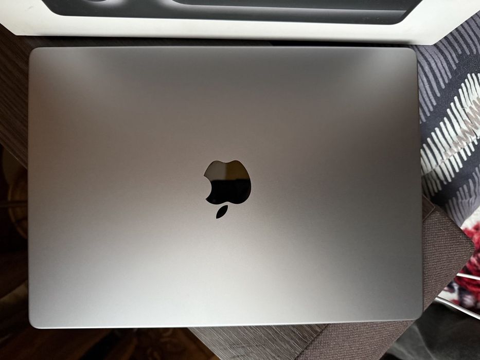 MacBook Pro m3 512/10gpu/8cpu