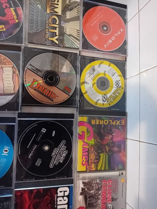 Conjunto de 33 Jogos Pc/Cds Rom Diversos