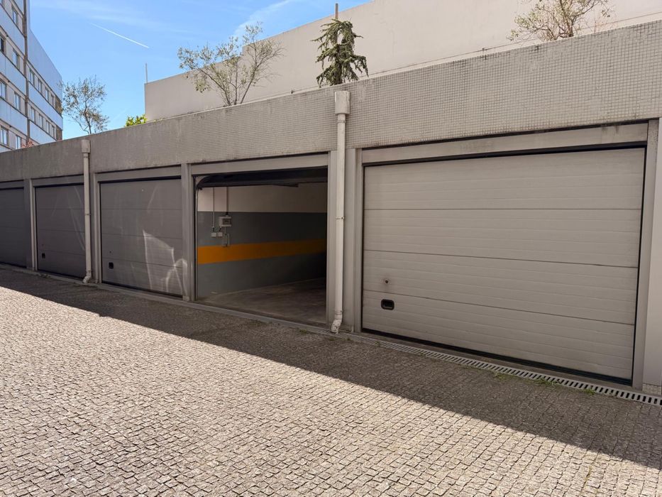Vendo Garagem Fechada no centro do Porto