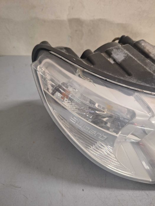 Lampa prawa skoda superb II europa uszkodzona