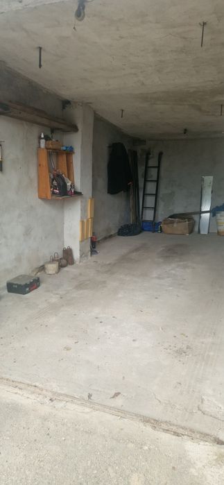 Garaz 18m 2. Sprzedam