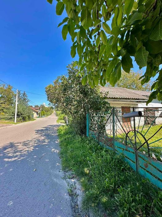 Продаж земельної ділянки із старим будинком  в с.Виннички.