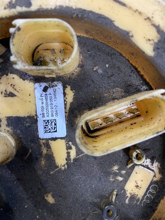 Насос топливный в бак Audi A4 B8 A5 2.0 TDI 8K0919050 L H P