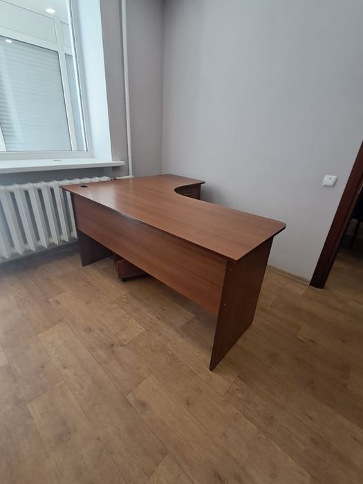 Офисное Кресло и Стол