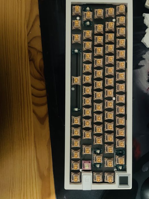Klawiatura 65% customowa z ekranem