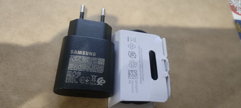 Kompaktowa, szybka ładowarka do telefonów Samsung, kabel 1m.