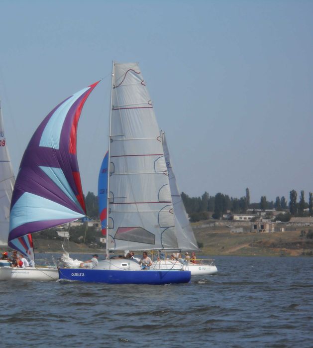 Продам парусную яхту.