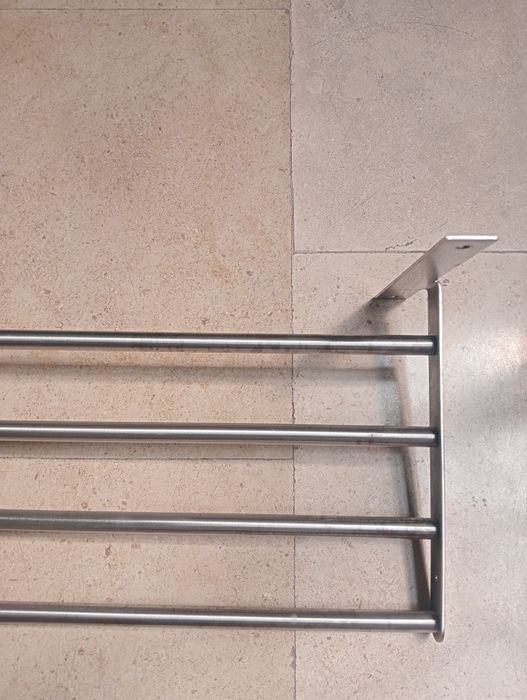 Vendo 2 prateleiras de aço inox.