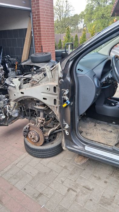 Lewa przednia cwiartka Dacia Lodgy Stepway