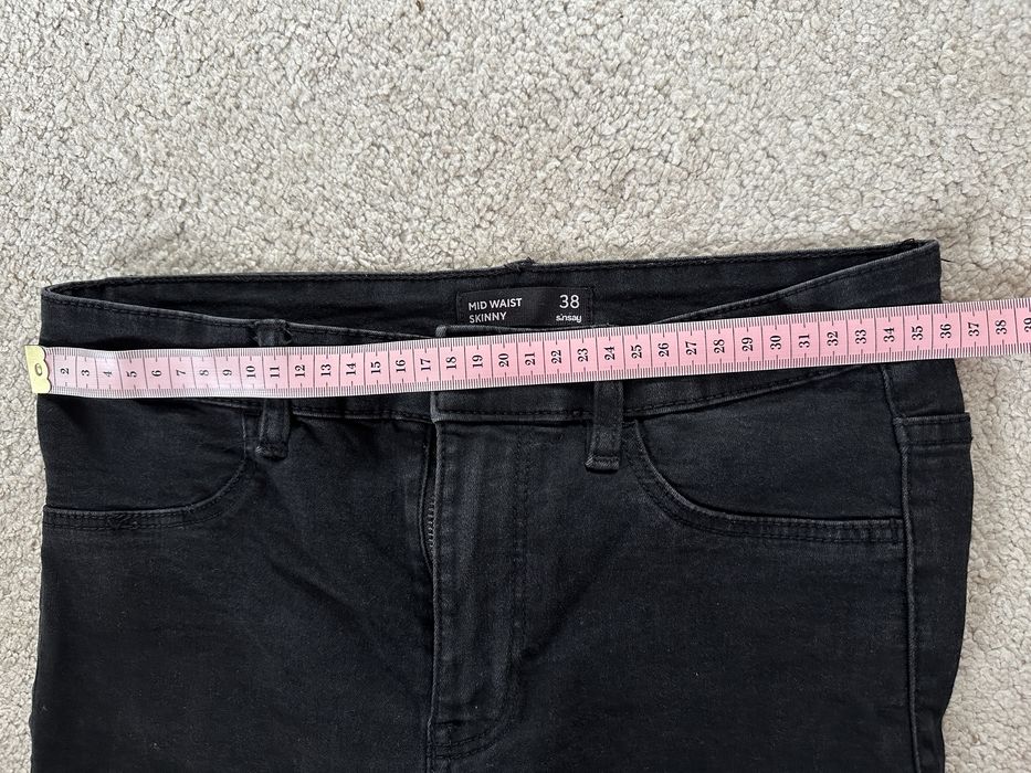Czarne jenasy mid waist