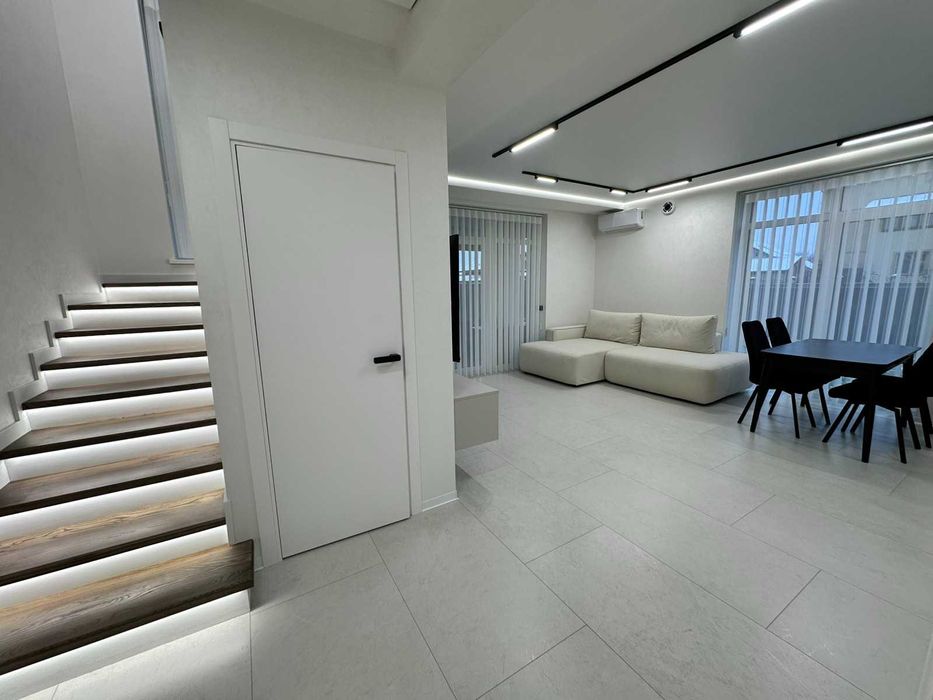 Продається просторий будинок з сучасним ремонтом в Крихівцях.