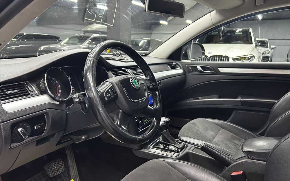 Skoda Superb 2011