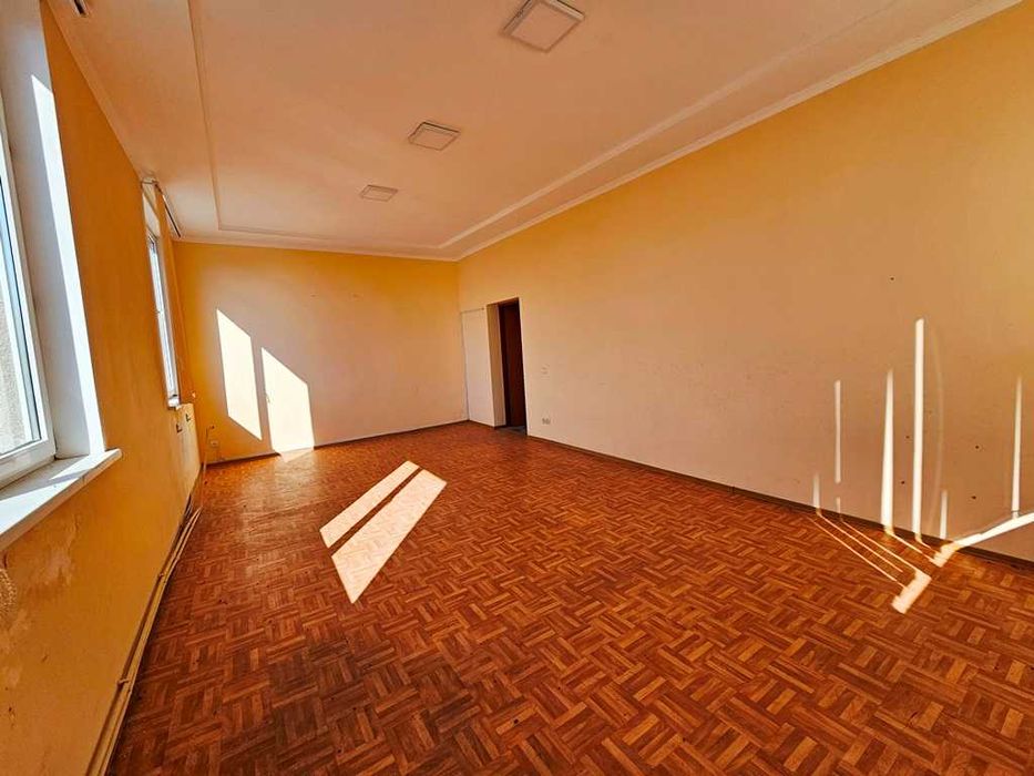 Продається виробничо-офісне приміщення в центральній частині м.Стрий