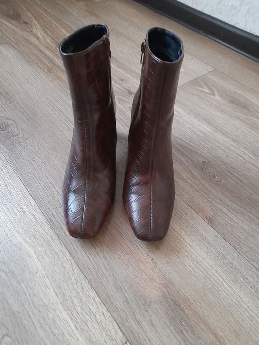Продам ботильоны .