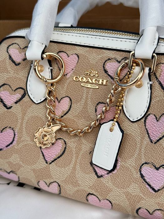 Coach Signature Canvas Heart Print Bag / жіноча сумочка / женская сумочка коуч