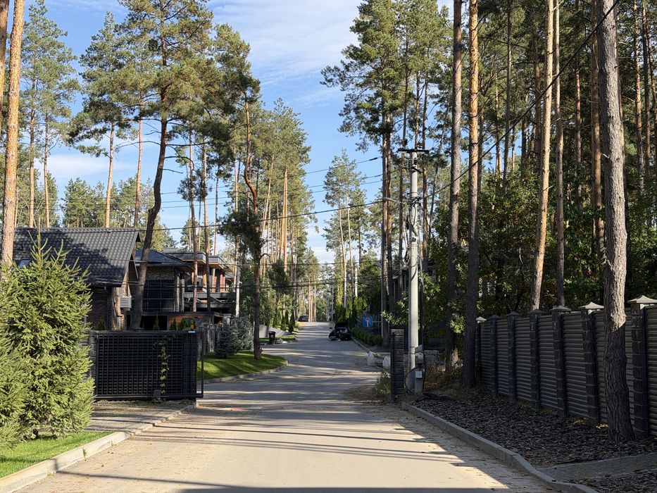 земельні ділянки від 10 соток в лісі. КМ Нова Ходосівка.  Асфальт, електрика, газ.