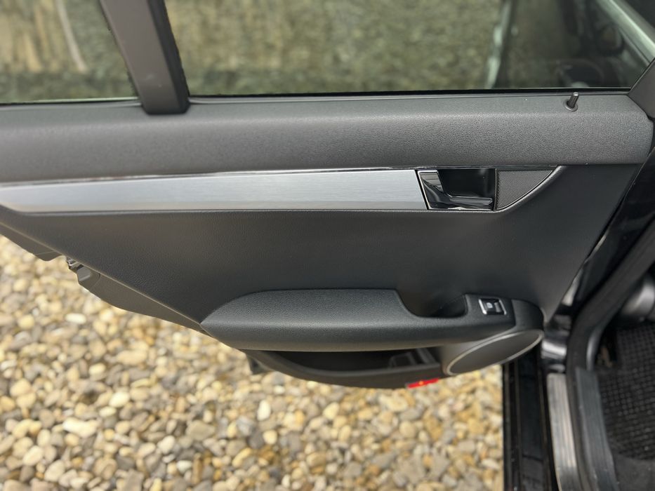 Дуже гарний стан , всі деталі по телефону