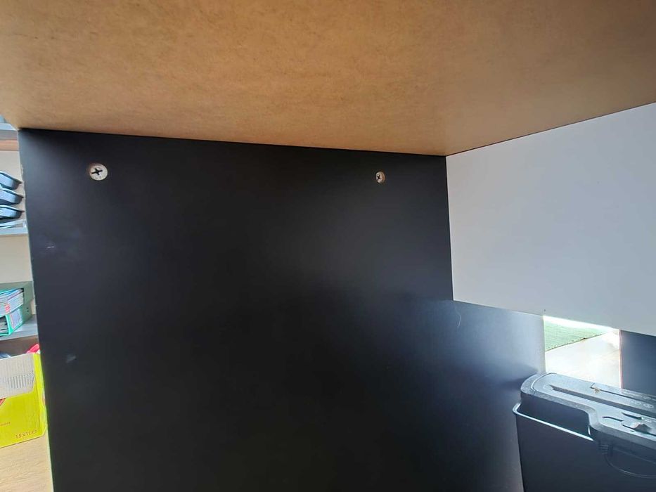 Muito Espaçosa Secretária IKEA com Tampo de Vidro, em Super Bom Estado