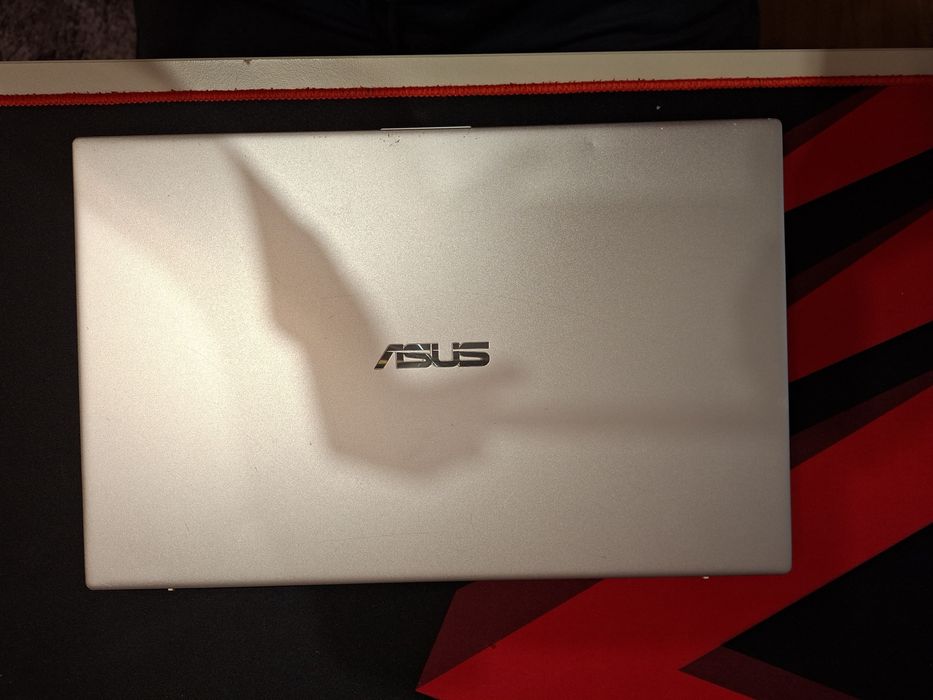 Sprzedam cienki laptop ASUS S13 – i5 / 8GB RAM / 512 NVMe