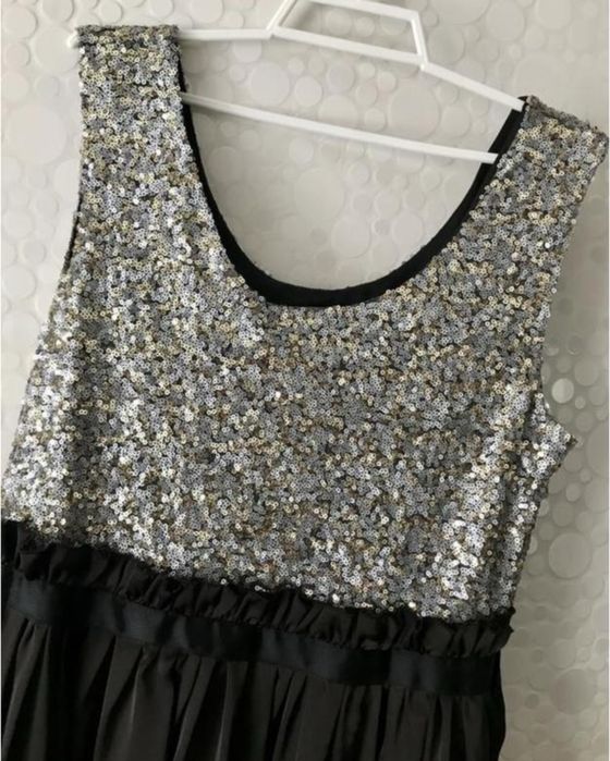 Довга вечірня сукня