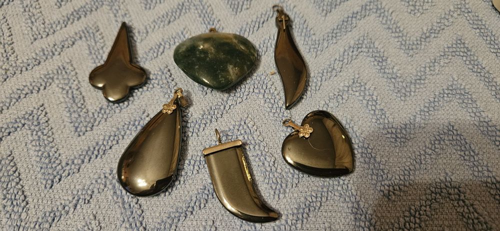 Kolia i przywieszki hematyt