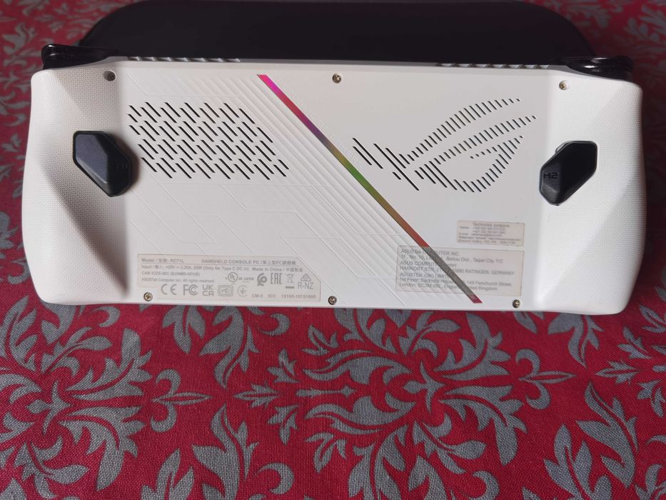 Asus Rog Ally Z1 + Hub externo