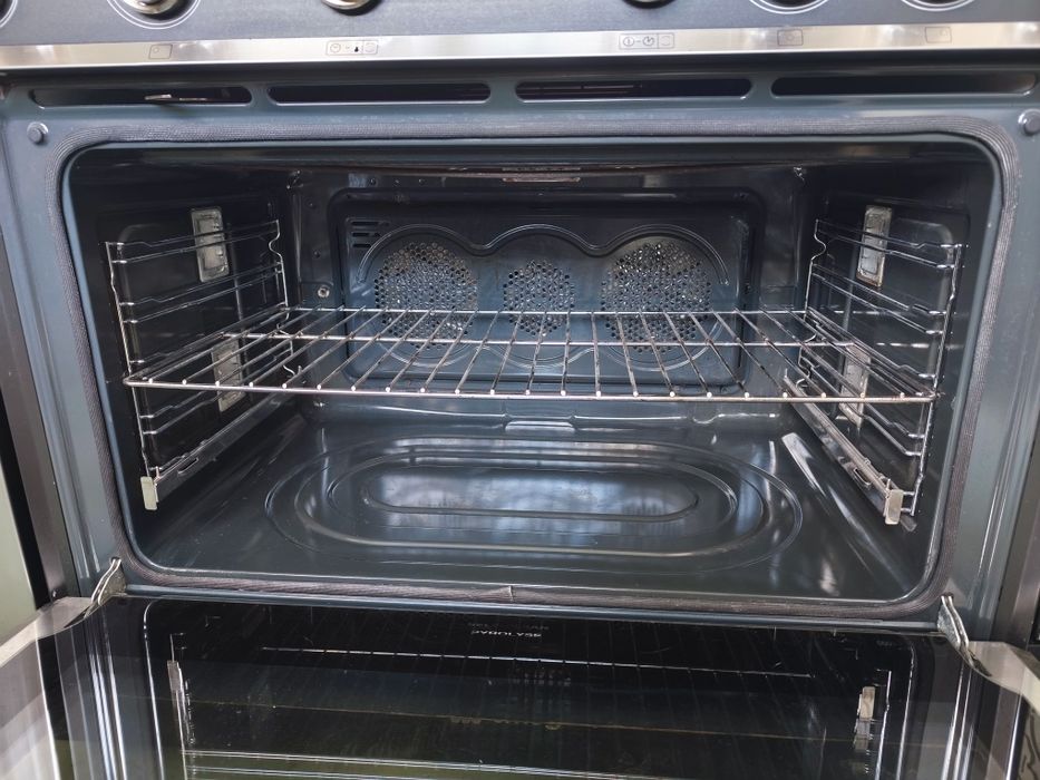 Професійна індукційна плита Smeg