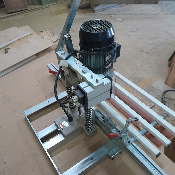 Máquina de furação para dobradiças de copo de 35mm ou outras